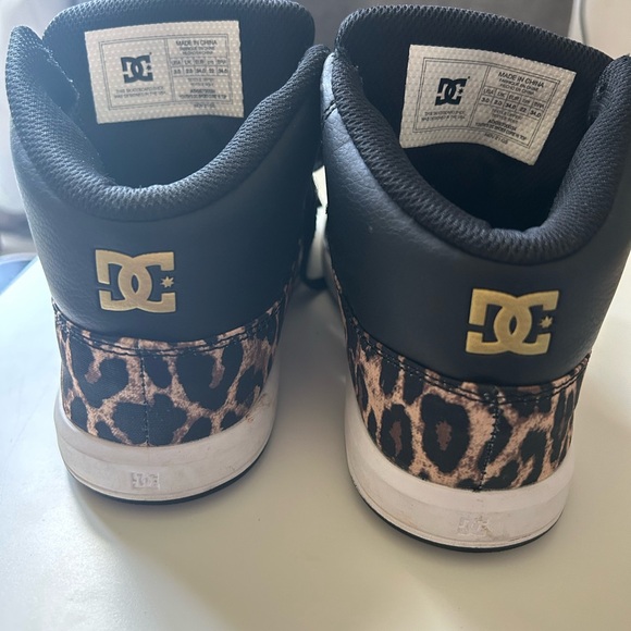 Girls size 3 DC skate shoe cheetah print - Picture 4 of 5